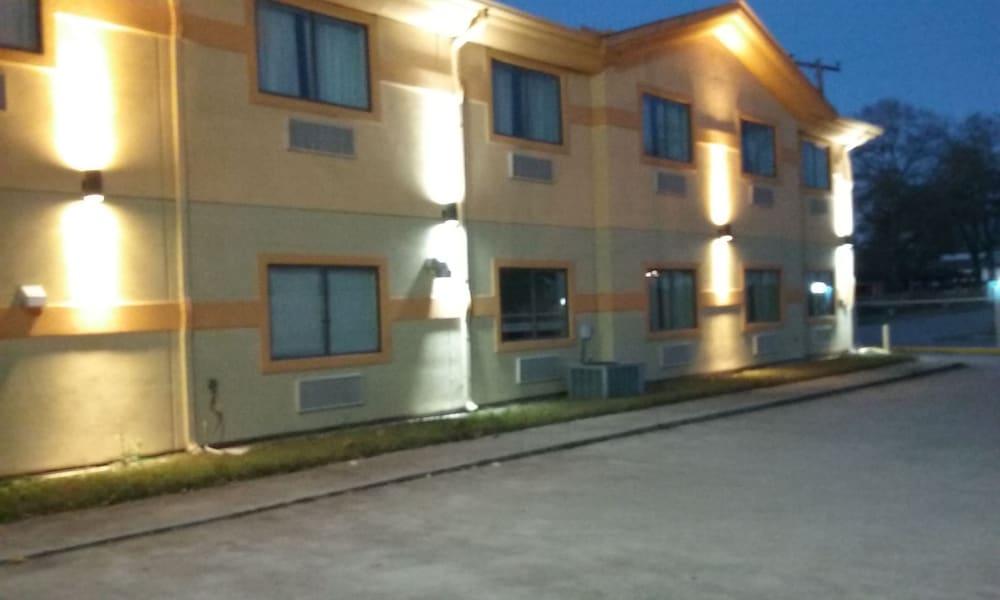 Surestay Studio By Best Western Conroe Downtown Exterior photo