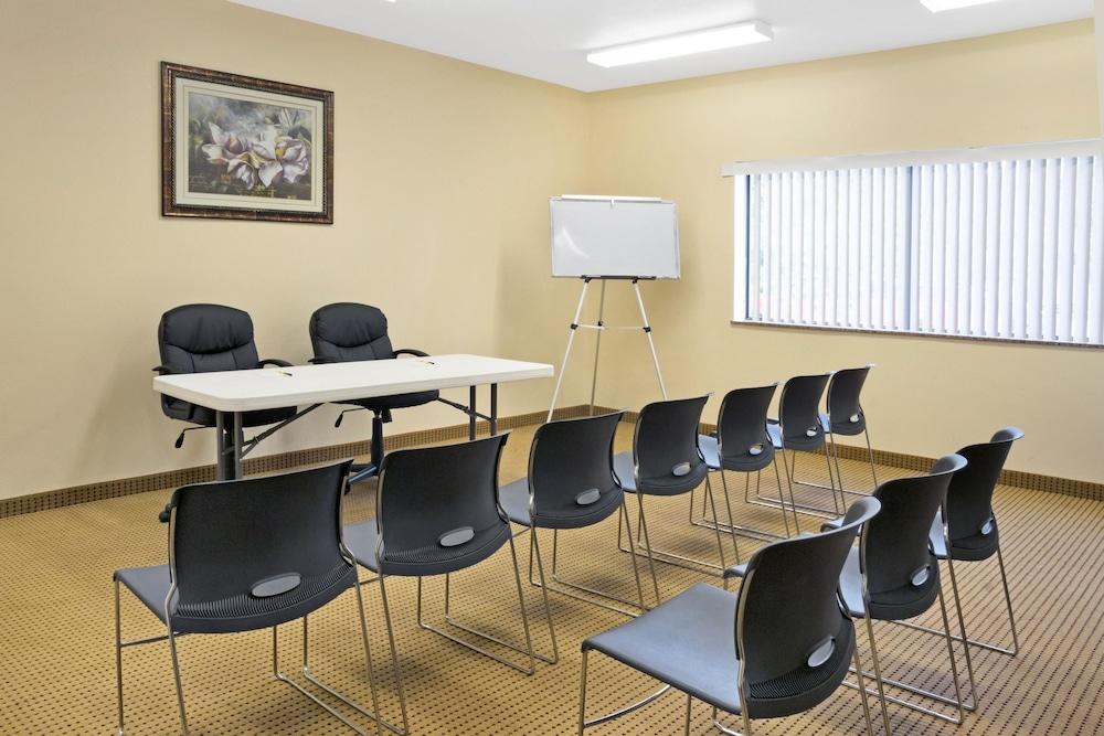 Surestay Studio By Best Western Conroe Downtown Exterior photo