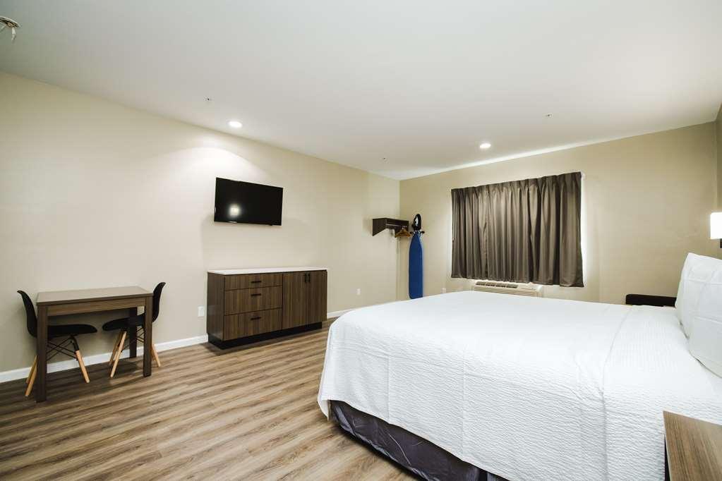 Surestay Studio By Best Western Conroe Downtown Room photo
